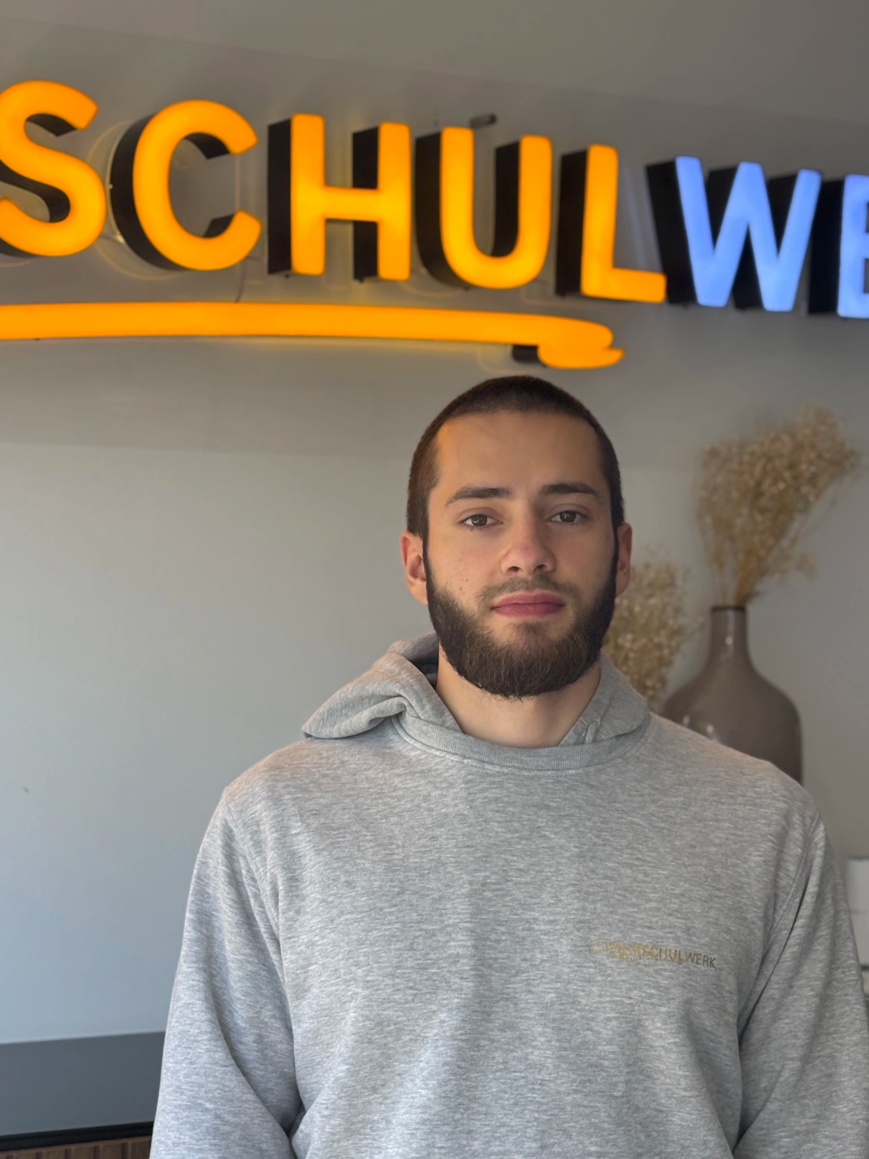 Emirhan Sezai Akcicek, Fahrlehreranwärter